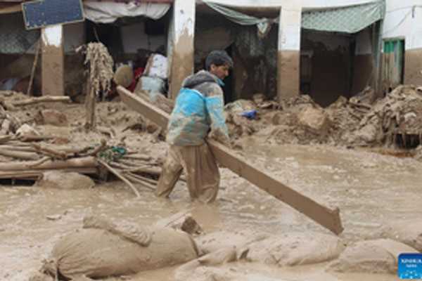 अफगानिस्तान में बाढ़ से मरने वालों की संख्या 330 से अधिक, सैकड़ों घर नष्ट